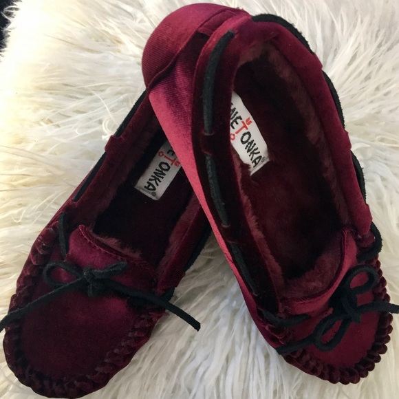 Minnetonka Shoes - Minnetonka Limited Edition Velvet Cally Slipper